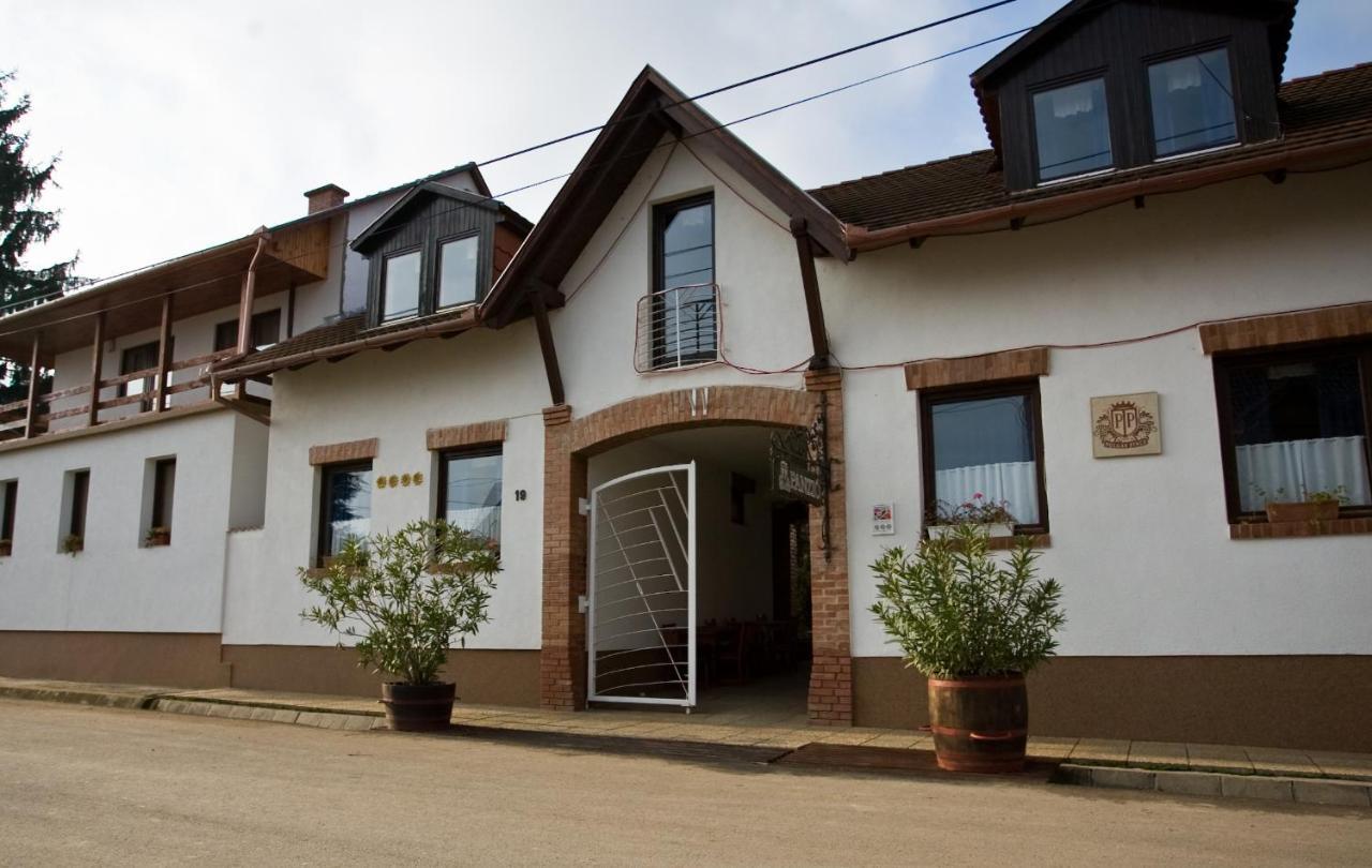 Bed and Breakfast Polgar Panzio Виллань Экстерьер фото
